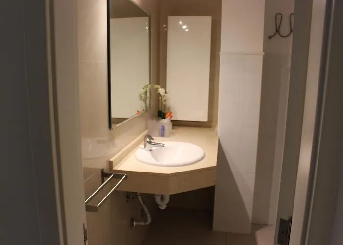 Lord Nelson Canteras 3